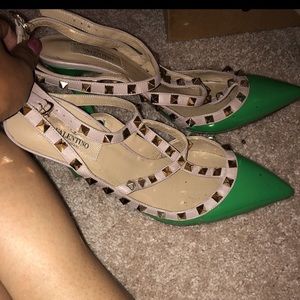 COPY - Valentino rockstud pumps!